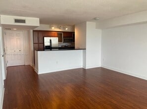 Building Photo - 3232 SW 22nd Terrace