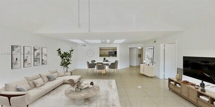 Building Photo - 10440 SW 156th Ct