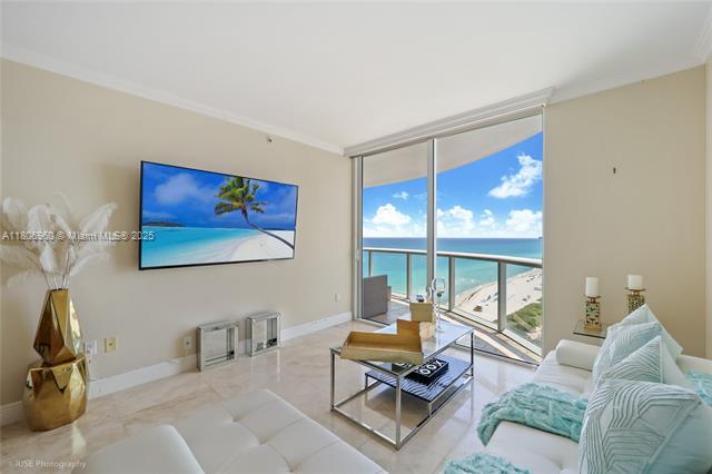 Primary Photo - 6365 Collins Ave