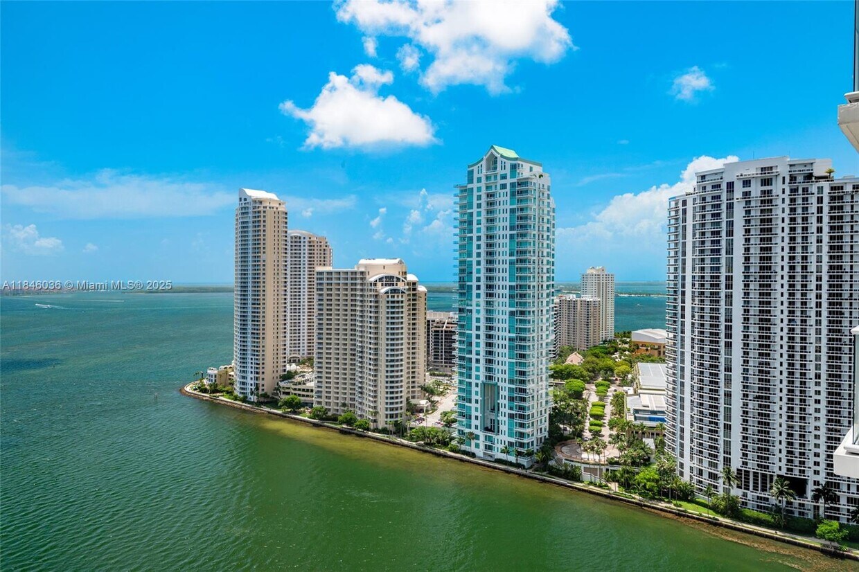 Foto principal - 300 S Biscayne Blvd