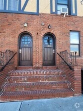 Building Photo - 131 Lincoln Ave