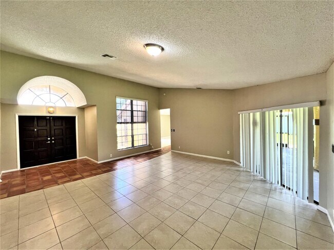 Building Photo - 1944 Lynton Cir