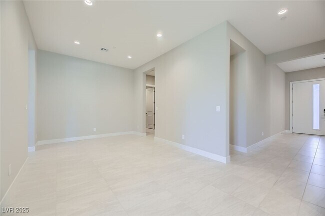 Building Photo - 840 Watford Pl