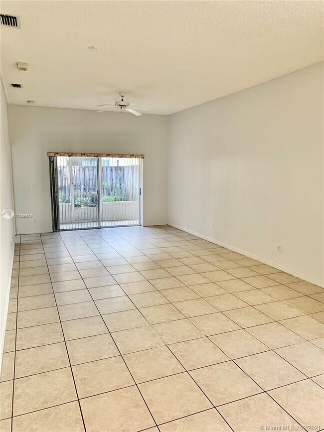 Foto del edificio - 16245 Emerald Cove Rd