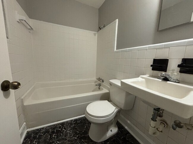 Foto del edificio - 4060 Legion Rd