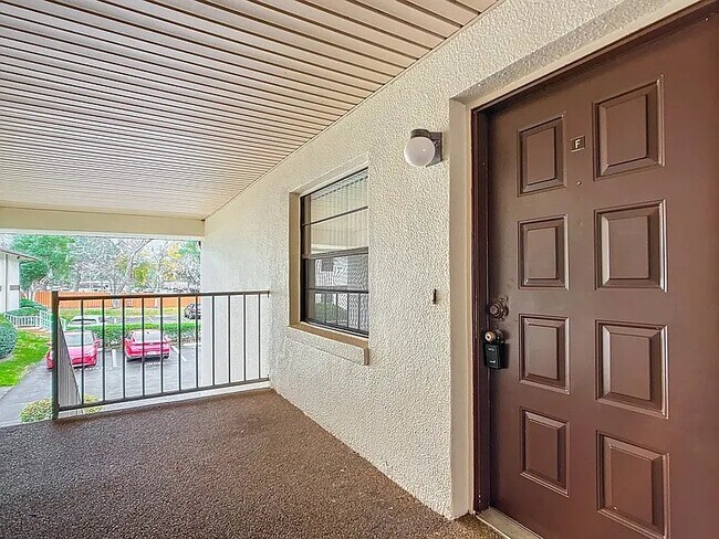 Foto del edificio - 706 NE 27th St