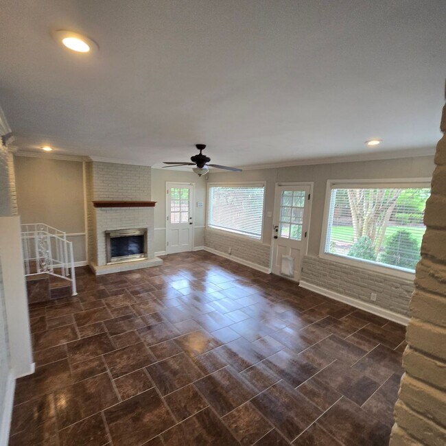 Foto del edificio - 1264 Yorkshire Dr