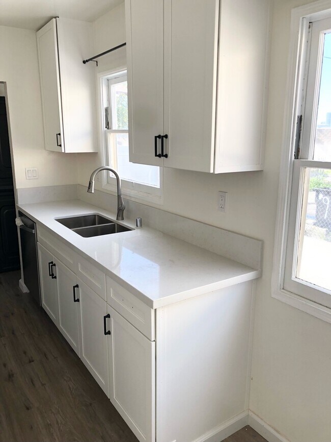 Building Photo - Exceptional Renovated Back HOUSE with Yard...