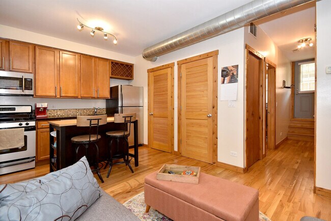Building Photo - 4106 N Mozart St