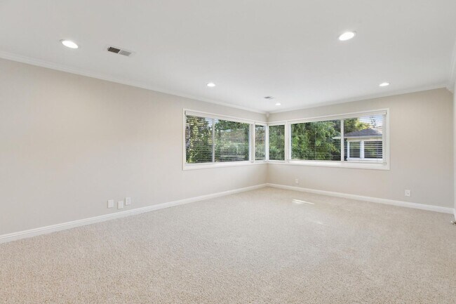 Foto del edificio - Remodeled 2 Bedroom in Downtown Palo Alto with Central A/C!