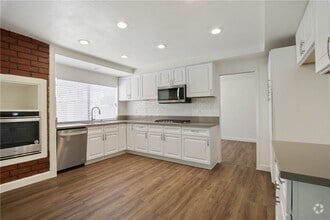 Building Photo - 8062 Woodglen Cir