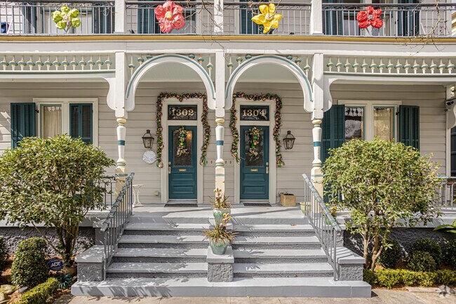 Front Entrance - 1302-1304 Marengo St