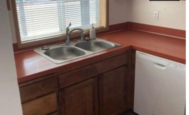 Kitchen sink with window - 1253 SW Maple Tree Ct