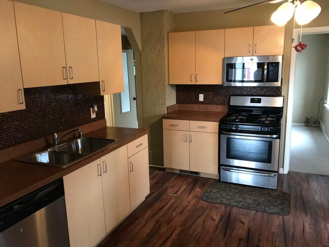 Building Photo - 1947 E 120th St