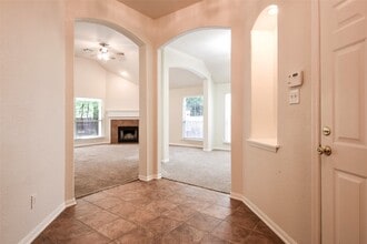 Building Photo - 22 E Hobbit Glen Dr