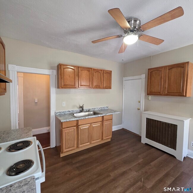 Building Photo - 142 Oakland Terrace