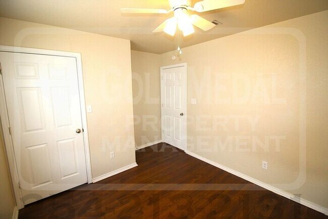 Foto del edificio - 3401 Barcelona Dr