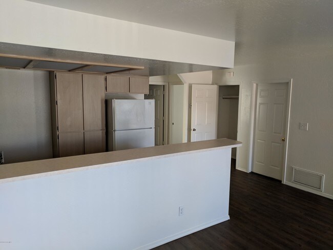 Foto del edificio - 3156 N Constance Dr