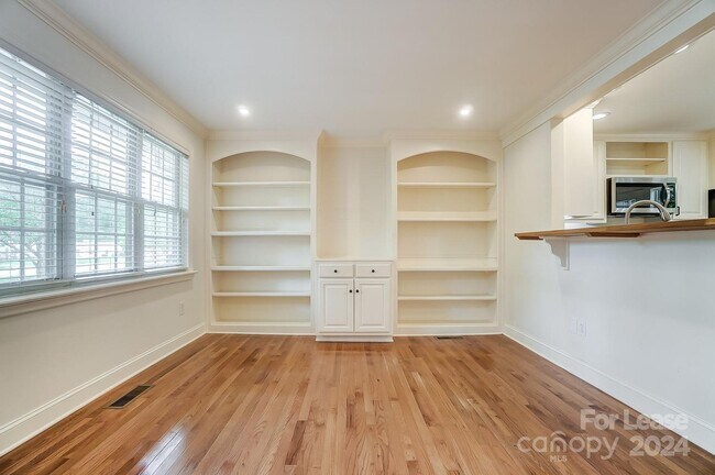 Foto del edificio - 2715 Springway Dr