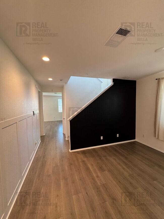 Building Photo - Spacious 3-Bedroom Home in the Desirable McSweeny Farms Community!