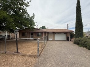 Building Photo - 2545 Kemp Ave