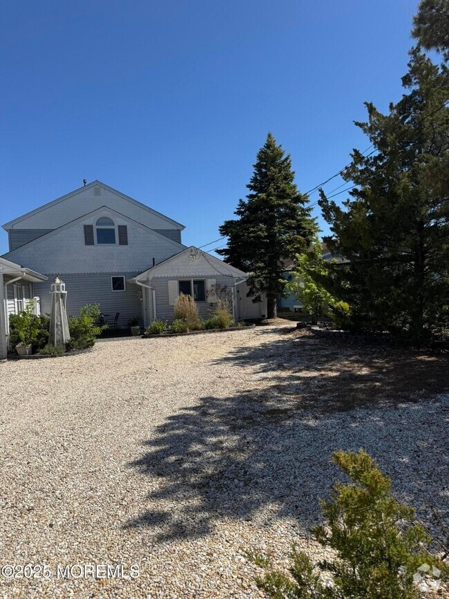 Building Photo - 18 Dickman Dr