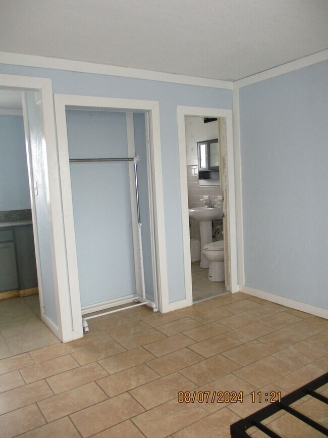 Building Photo - Ocean Front Studio with Utilities and Inte...