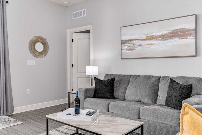 Building Photo - 7825 Somersworth Dr