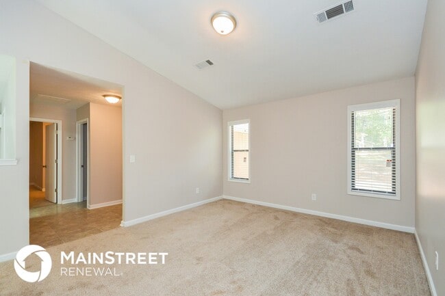 Building Photo - 1235 Woodland Ct SE