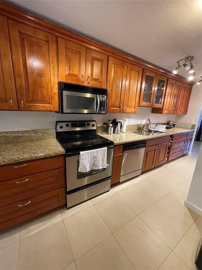 Foto del edificio - 3660 NE 166th St