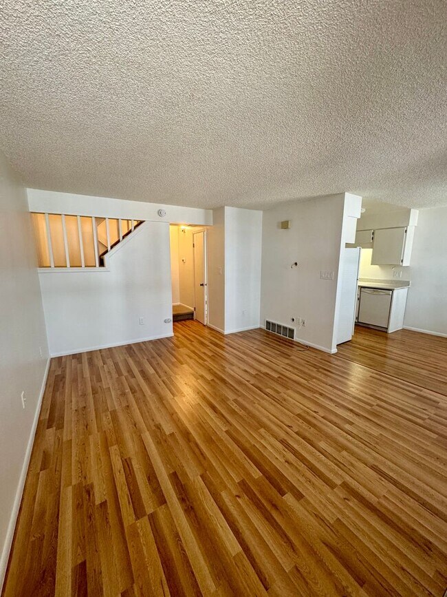 Foto del edificio - Updated 2 Bedroom with AC