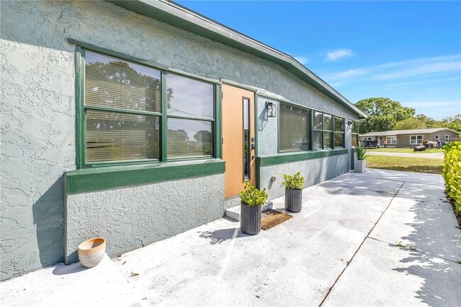 Foto del edificio - 7599 Meadowlawn Dr N