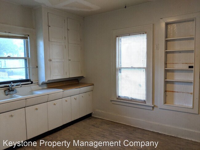 Building Photo - 528 N Gilbert St