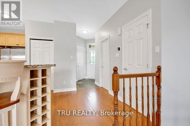 Building Photo - 108 Villageview Private