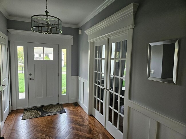 Building Photo - Spacious New House in Newtown