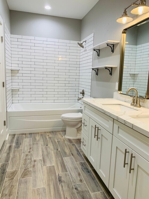 Master bathroom with dual vanity - 1802 Avenue D