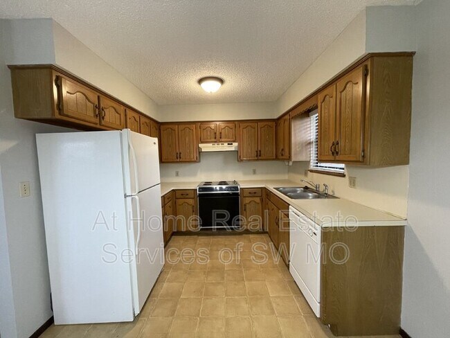 Foto del edificio - 929 N Main St