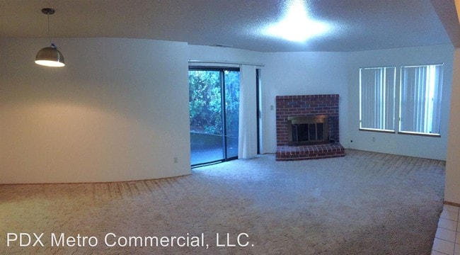Building Photo - 9700-9718-9718 SW North Dakota St