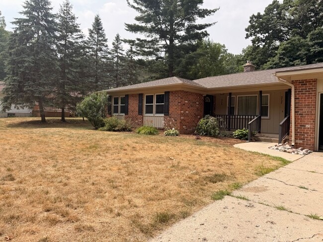Building Photo - 5729 Ridgebrook Ave SE