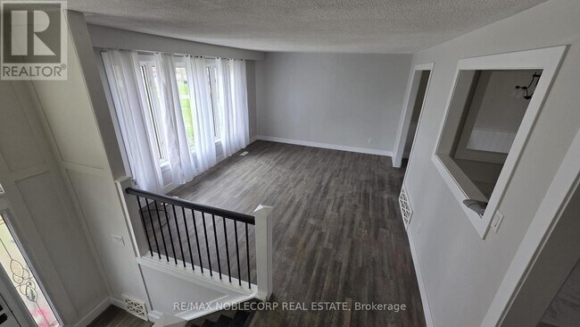 Photo du bâtiment - 17 Larkdale Crescent