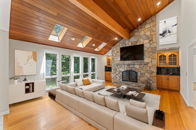 Photo - 501 Woodbine Rd House