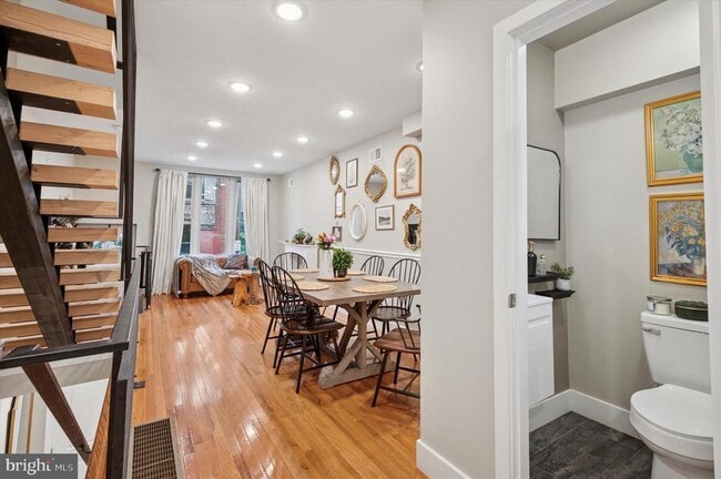 Building Photo - 1233 N Hollywood St