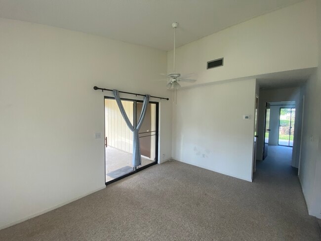 Building Photo - 5 Bogey Cir