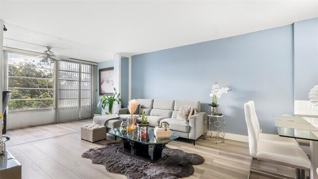 Foto del edificio - 3001 NW 48th Ave