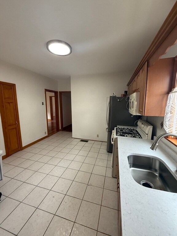 Foto del edificio - 44 Colberg Ave