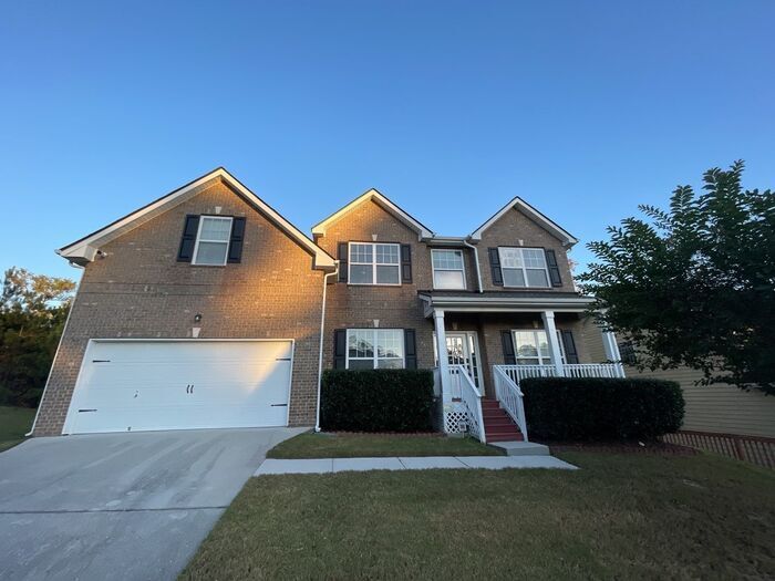 Foto principal - HUGE 7 BEDROOM 5 BATH HOME NOW AVAILABLE!