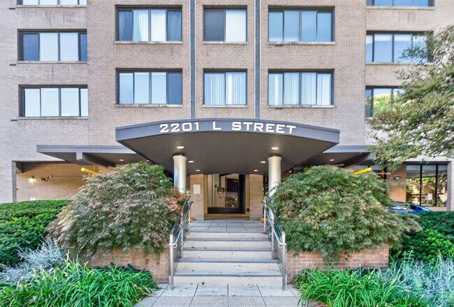 Foto del edificio - 2201 L St NW