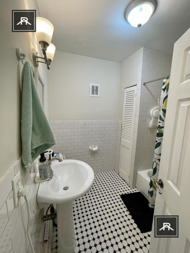 Building Photo - 1 bedroom in Brookline MA 02445
