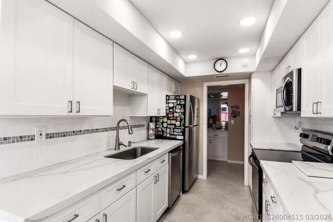 Building Photo - 5480 N Ocean Dr