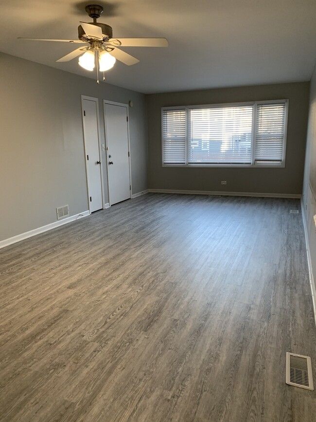 Building Photo - 5714 N Hermitage Ave
